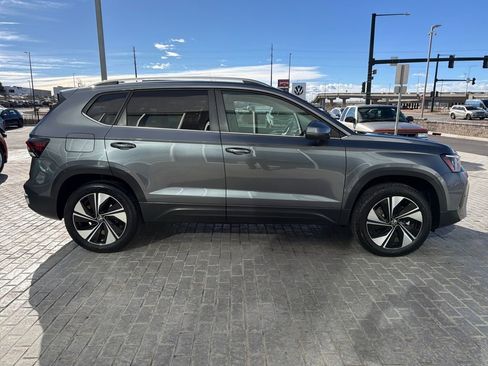 Certified 2025 Volkswagen Taos SE image 8