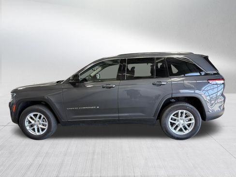 Used 2023 Jeep Grand Cherokee Laredo AWD/4WD image 4