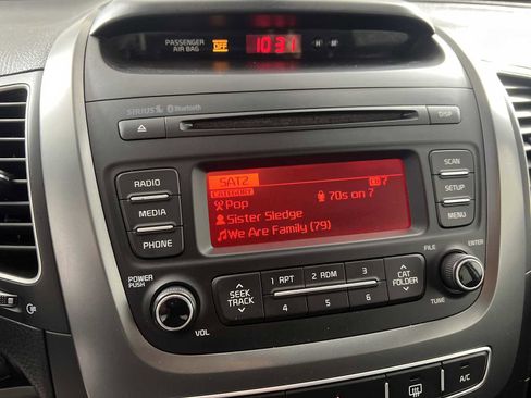 Used 2014 Kia Sorento LX image 4