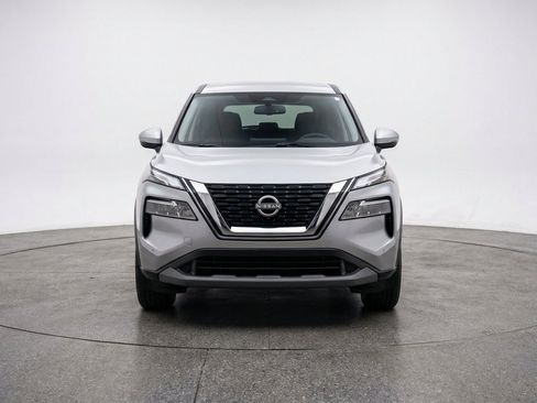 Used 2025 Nissan Rogue SV FWD image 2