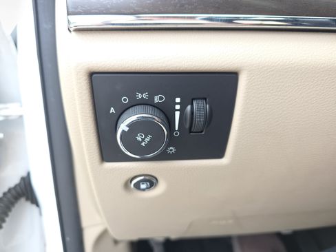 Used 2016 Jeep Grand Cherokee Limited w/ Luxury Group II RWD image 24