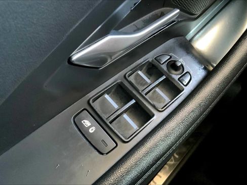 Used 2018 Jaguar E-PACE SE image 69