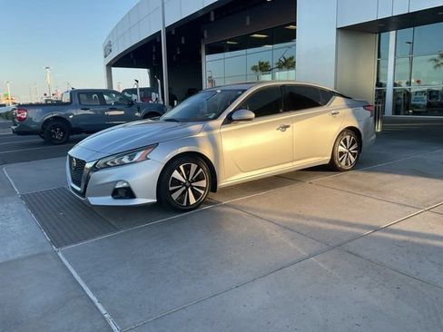 Used 2019 Nissan Altima 2.5 SL FWD image 2