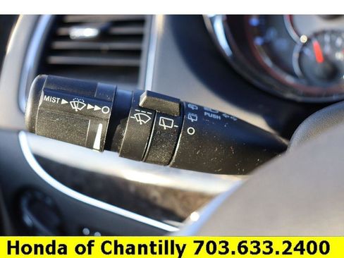 Used 2013 Chrysler Town & Country Touring-L image 12