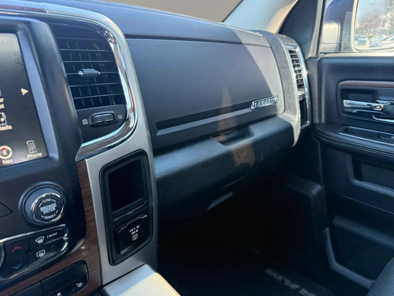 Used 2016 RAM 1500 Laramie w/ Convenience Group AWD/4WD image 31