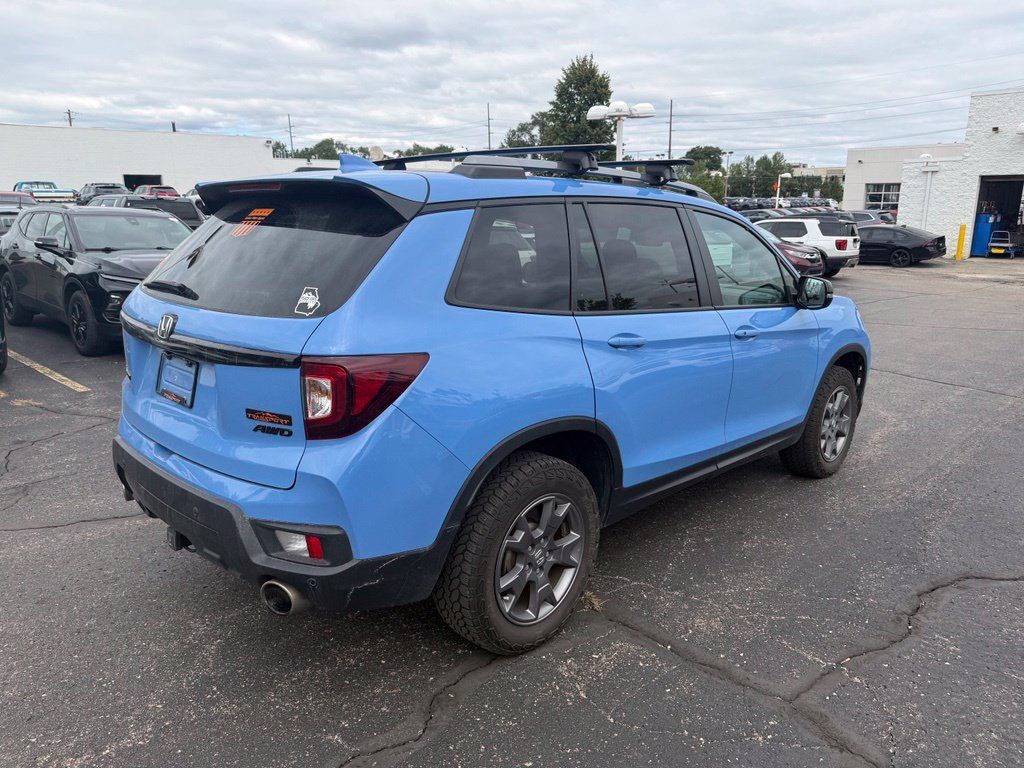 Used 2024 Honda Passport TrailSport image 3