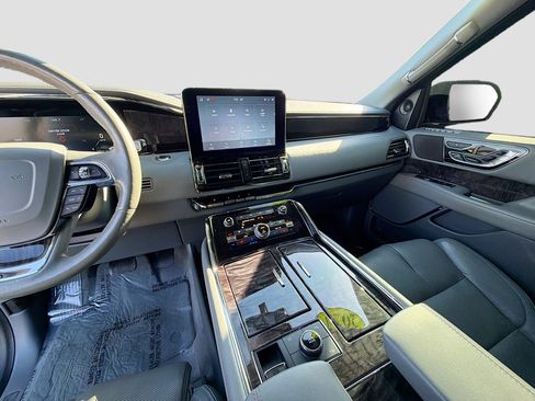 Used 2020 Lincoln Navigator L Reserve image 30