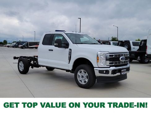 New 2025 Ford F250 XLT image 1