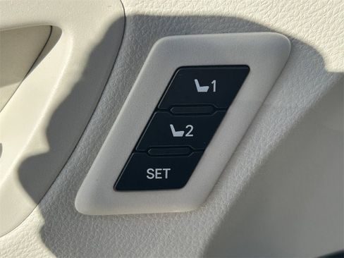 Used 2022 Toyota Sienna Limited image 30