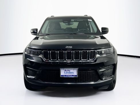 Used 2023 Jeep Grand Cherokee Laredo AWD/4WD image 2