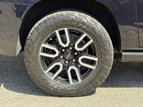 Used 2022 GMC Yukon XL AT4 w/ AT4 Premium Package AWD/4WD image 33
