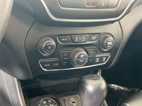 Used 2022 Jeep Cherokee Trailhawk w/ Trailer Tow Group image 15