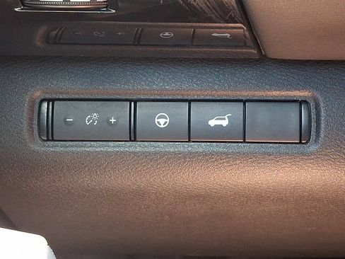 Used 2025 Nissan Pathfinder SV AWD/4WD image 24