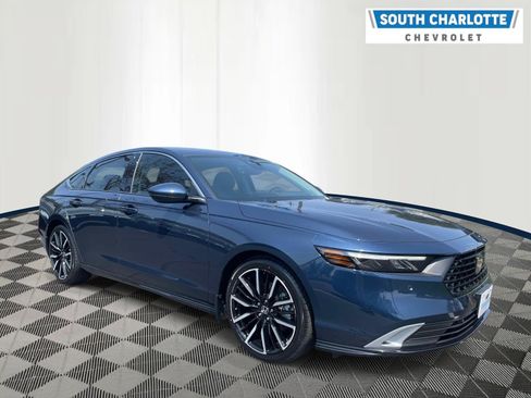 Used 2025 Honda Accord Touring image 3