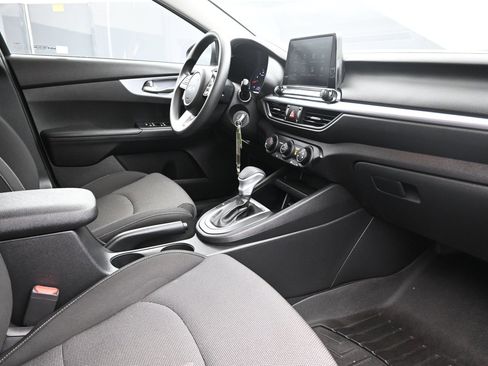 Used 2022 Kia Forte LXS FWD image 26