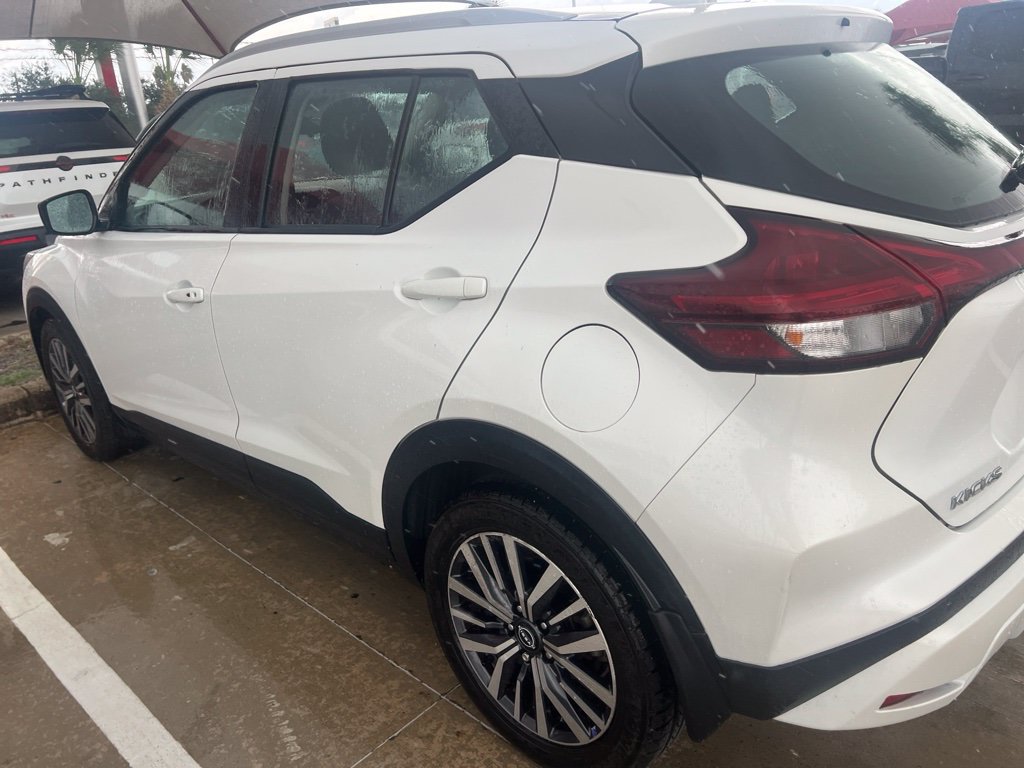 Used 2023 Nissan Kicks SV FWD image 1