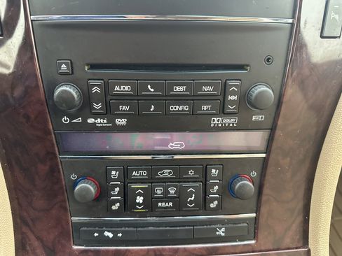 Used 2012 Cadillac Escalade Premium image 6