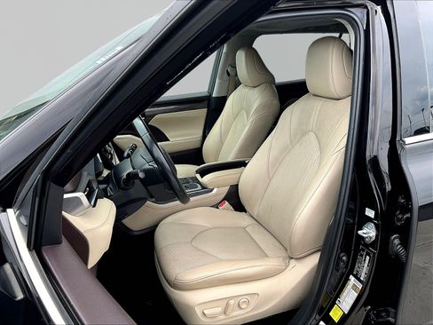 Used 2021 Toyota Highlander Limited AWD/4WD image 21