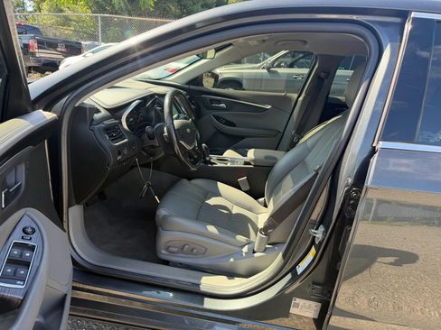 Used 2019 Chevrolet Impala LT FWD image 23