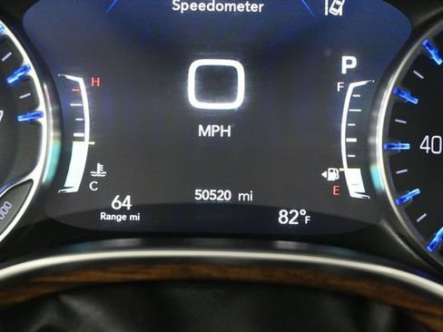 Used 2024 Chrysler Pacifica Limited FWD image 35