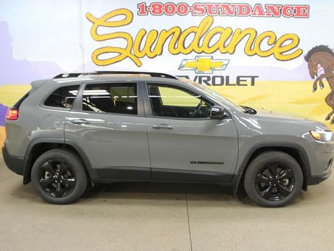 Used 2022 Jeep Cherokee Latitude Lux w/ Sun & Sound Group AWD/4WD image 1
