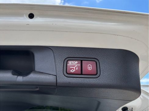 Used 2023 Mercedes-Benz GLB 250 4MATIC image 48