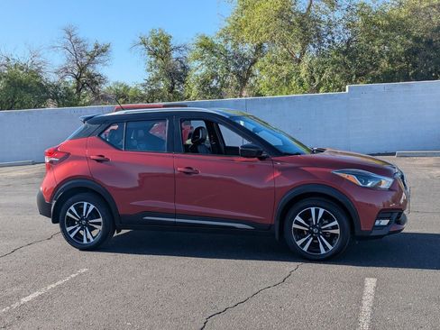 Used 2019 Nissan Kicks SR w/ SR Premium Package image 6