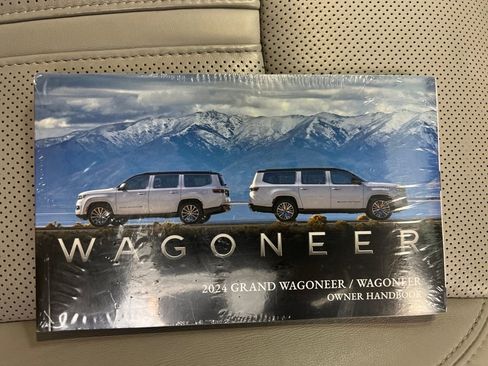 Used 2024 Jeep Wagoneer Series II w/ Flexible Seating Group image 30