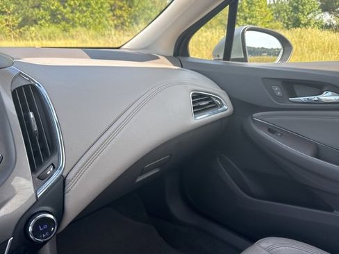 Used 2018 Chevrolet Cruze Premier w/ Enhanced Convenience Package image 24