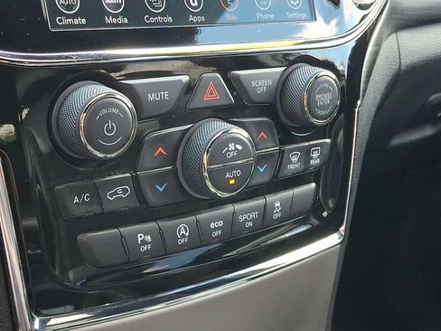 Certified 2021 Jeep Grand Cherokee Laredo X AWD/4WD image 15