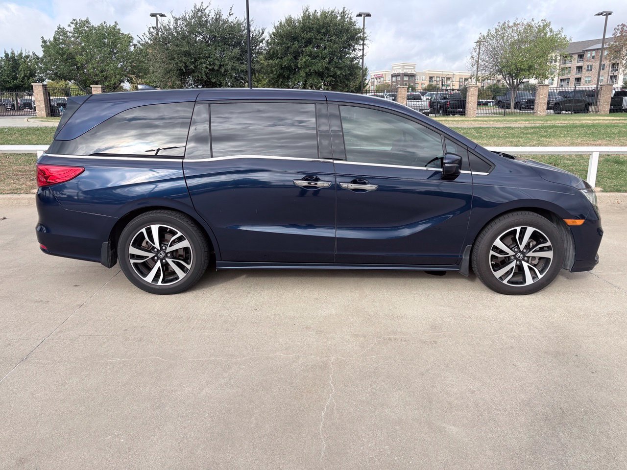 Used 2019 Honda Odyssey Elite image 3