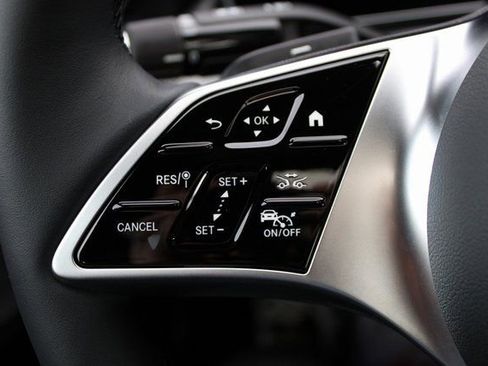 New 2025 Mercedes-Benz C 300 4MATIC Sedan image 19