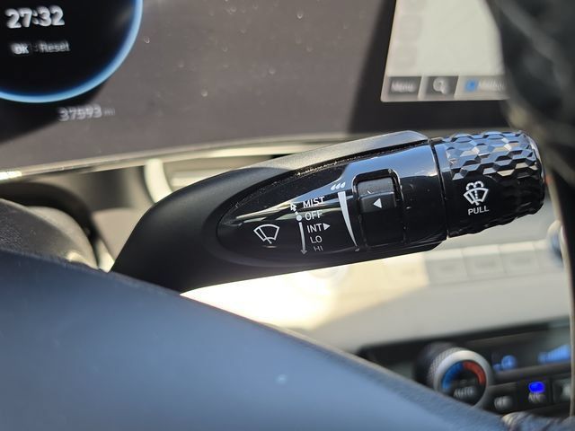 Used 2023 Hyundai Elantra Limited FWD image 22