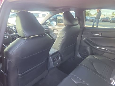 Used 2021 Toyota Avalon XSE image 10