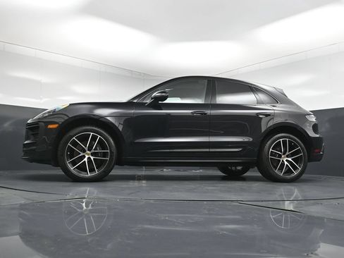 Certified 2025 Porsche Macan AWD/4WD image 25