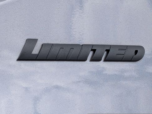 Used 2025 Toyota Tundra Limited AWD/4WD image 12