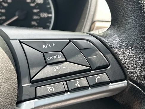 Used 2025 Nissan Altima 2.5 SV FWD image 28