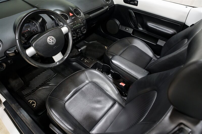 Used 2010 Volkswagen Beetle Convertible FWD image 8