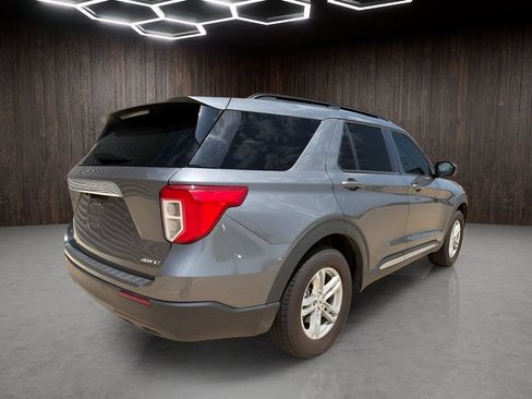 Used 2024 Ford Explorer XLT AWD/4WD image 3