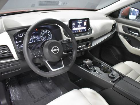 Certified 2023 Nissan Rogue SV w/ SV Premium B Package AWD/4WD image 4