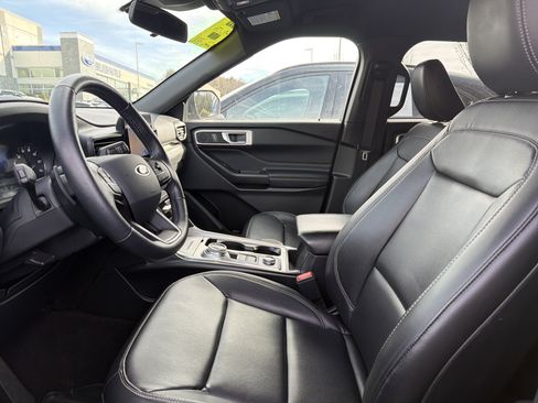 Used 2020 Ford Explorer XLT w/ Equipment Group 202A image 19