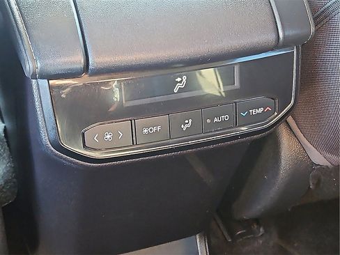 Used 2023 Toyota Highlander L image 15