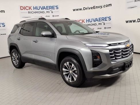 Used 2025 Chevrolet Equinox LT w/ Convenience Package II AWD/4WD image 3
