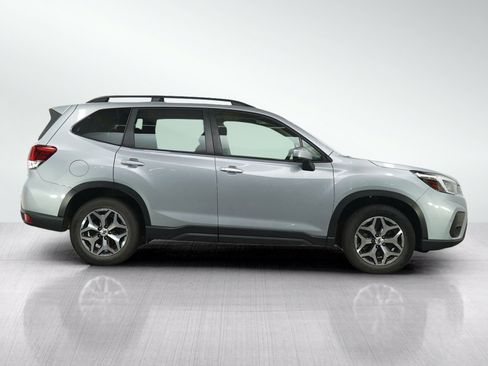 Used 2020 Subaru Forester Premium AWD/4WD image 6