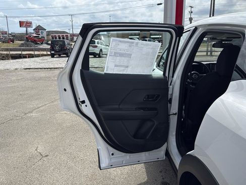 New 2025 Nissan Kicks S image 20