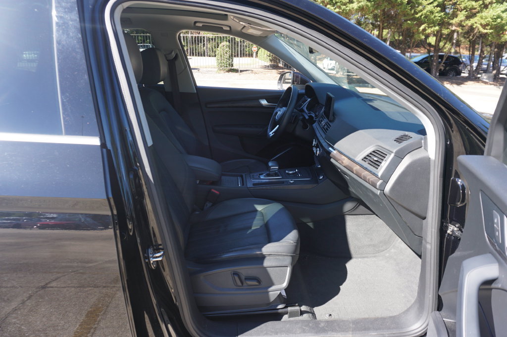 Used 2020 Audi Q5 2.0T Premium w/ Convenience Package AWD/4WD image 17