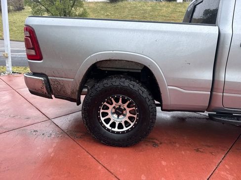 Used 2019 RAM 1500 Laramie AWD/4WD image 32