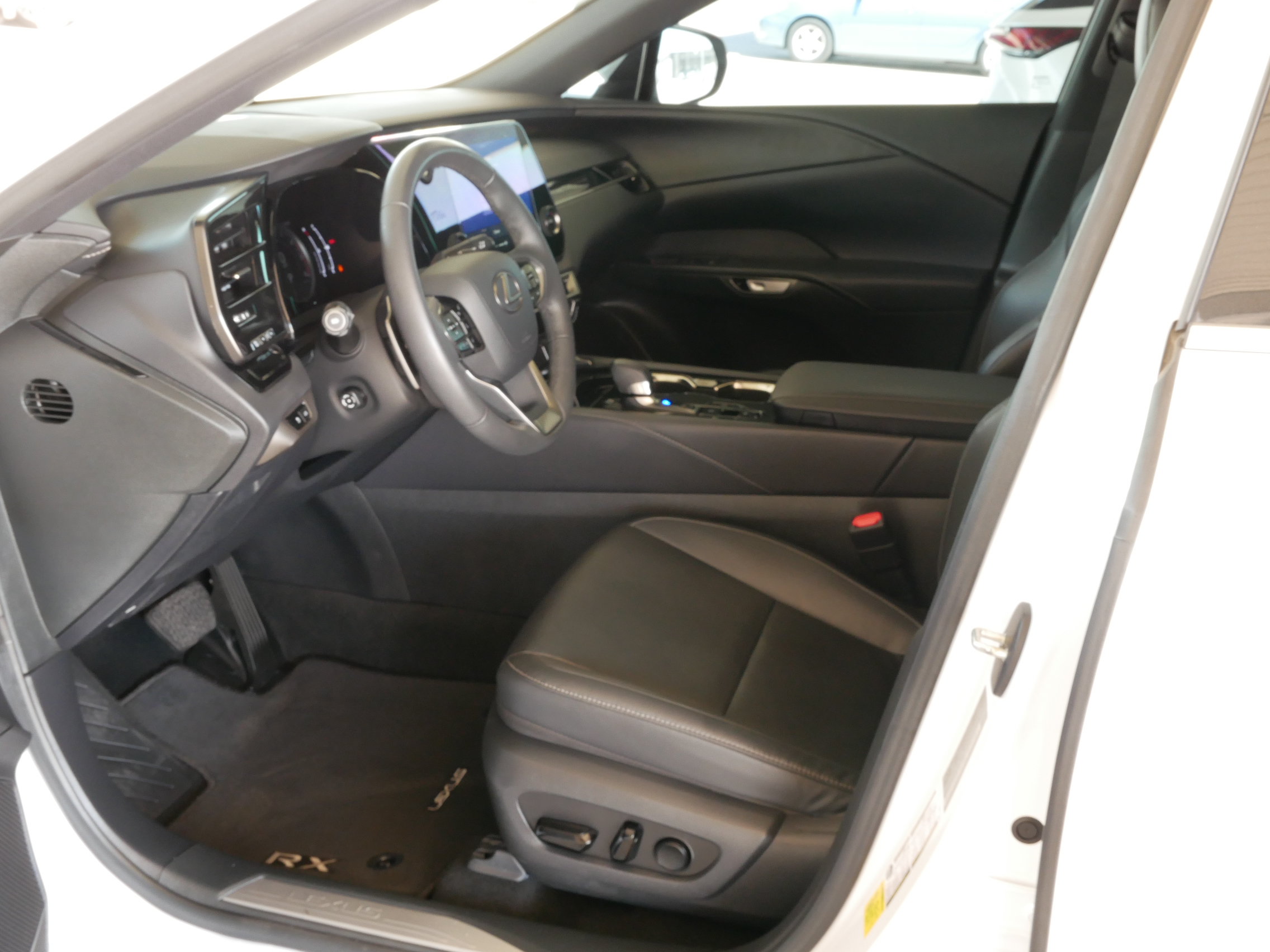 Used 2023 Lexus RX 350 FWD w/ Cold Area Package image 4