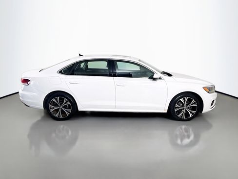 Used 2021 Volkswagen Passat 2.0T SE image 11