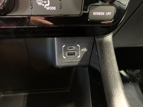 New 2026 Jeep Compass Latitude AWD/4WD image 32